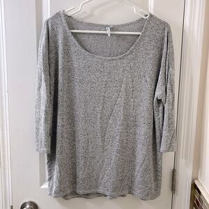 Kate Park 3/4 sleeve scoop neck knit top. Heather grey/black. Size L
